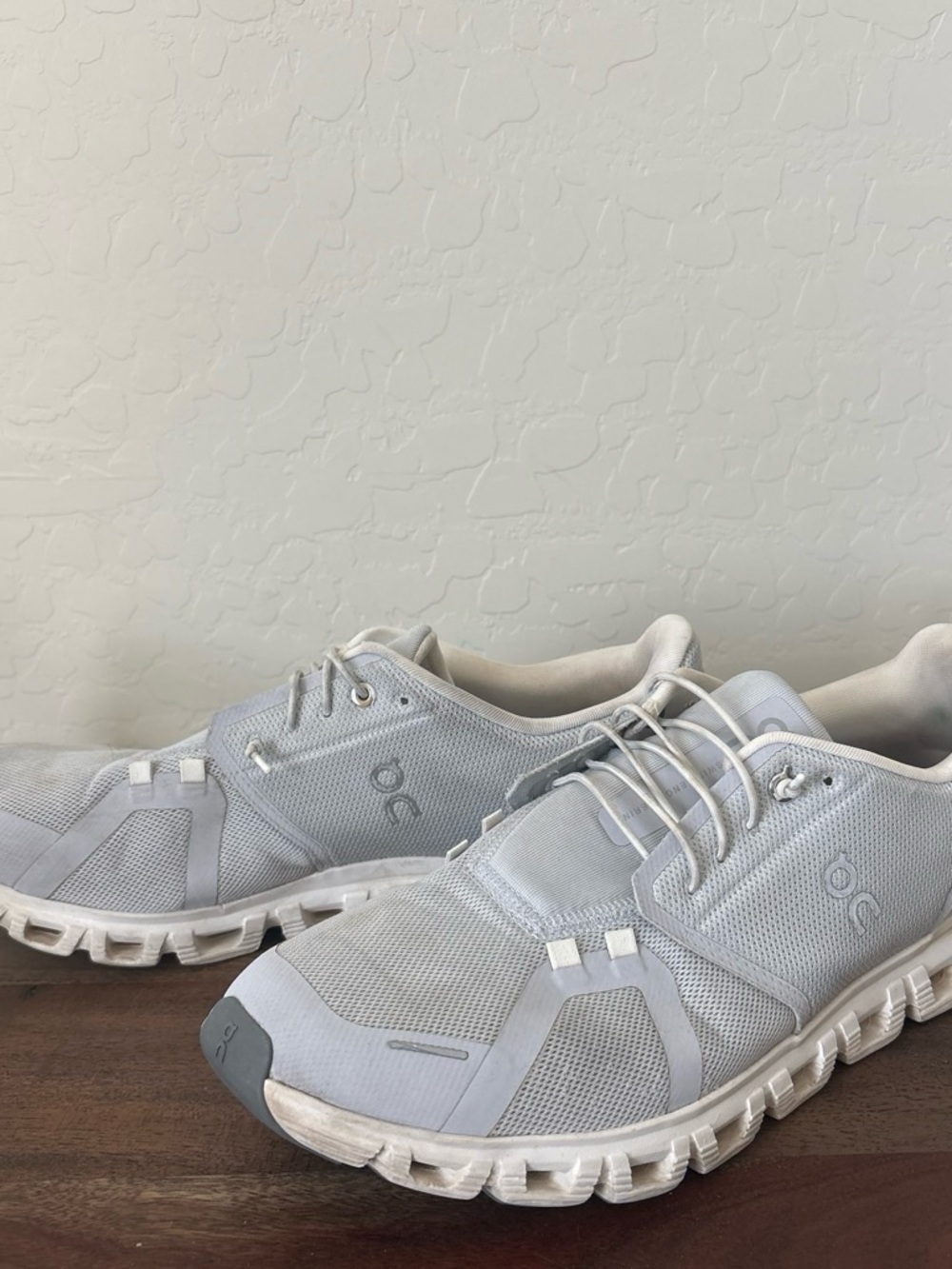 On Running Cloud 6 Men's Light Gray and White Cloudswift Sneakers. 11.5
